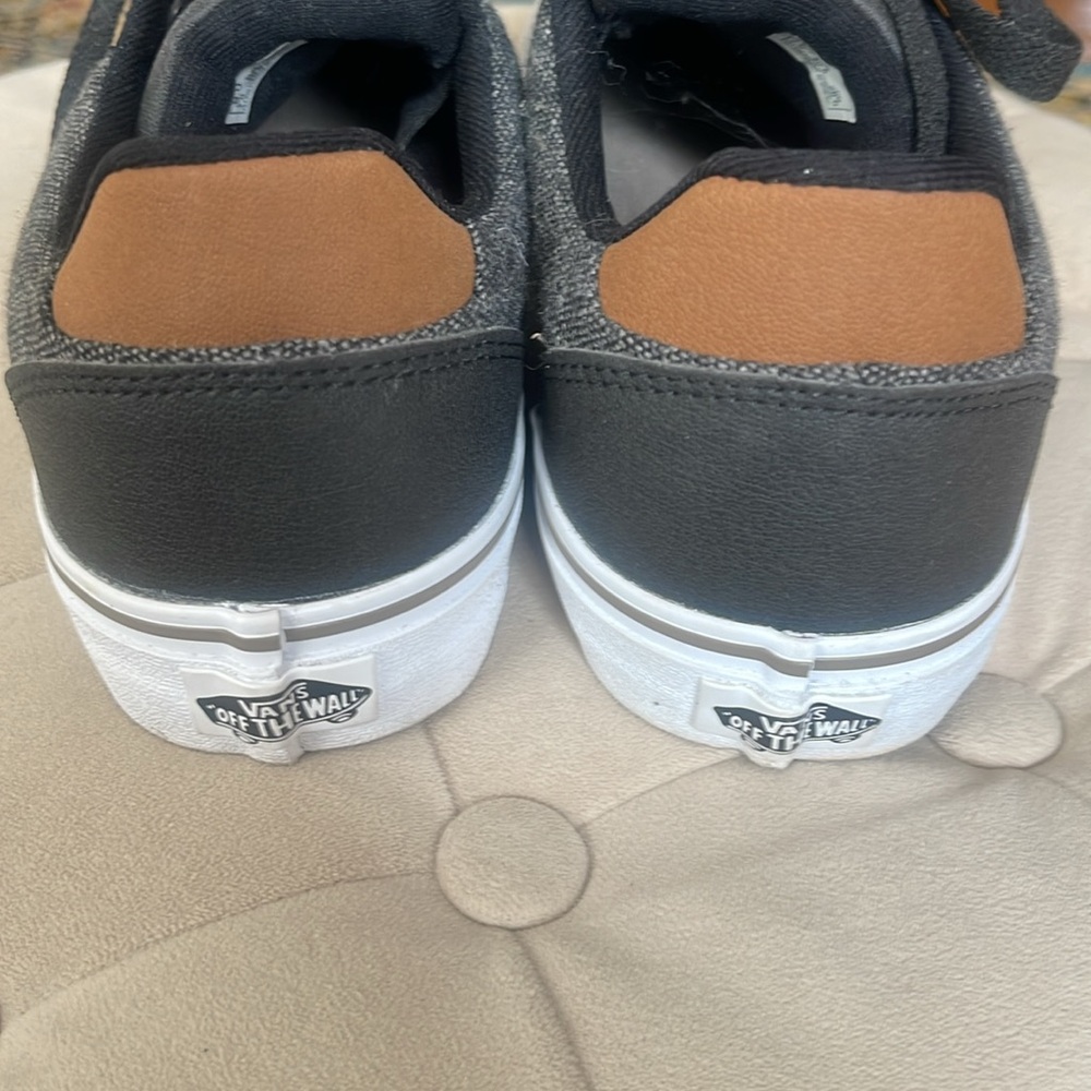 Vans - Picture 3 of 5